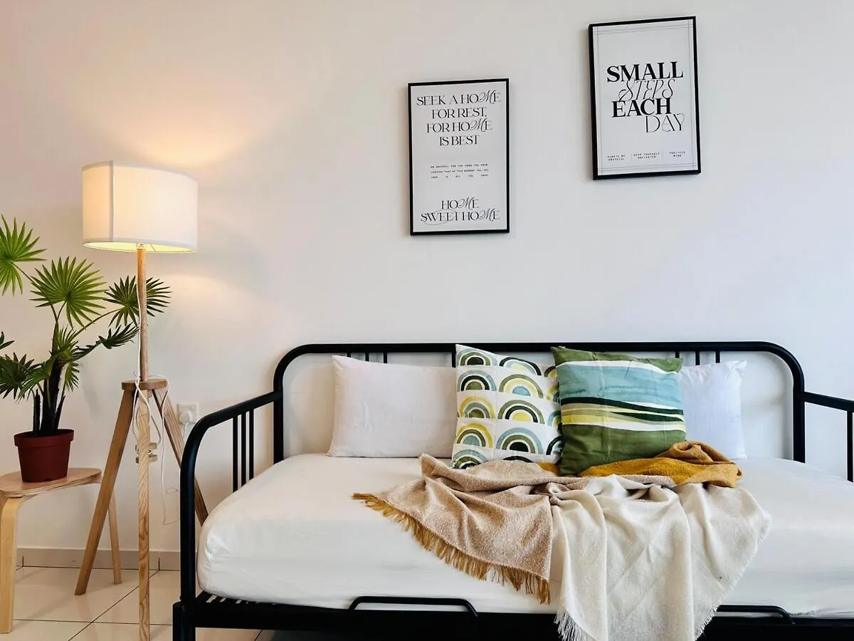 Apartment Fresh, Modern Georgetown Suite With Sky Pool Views Malaysia
