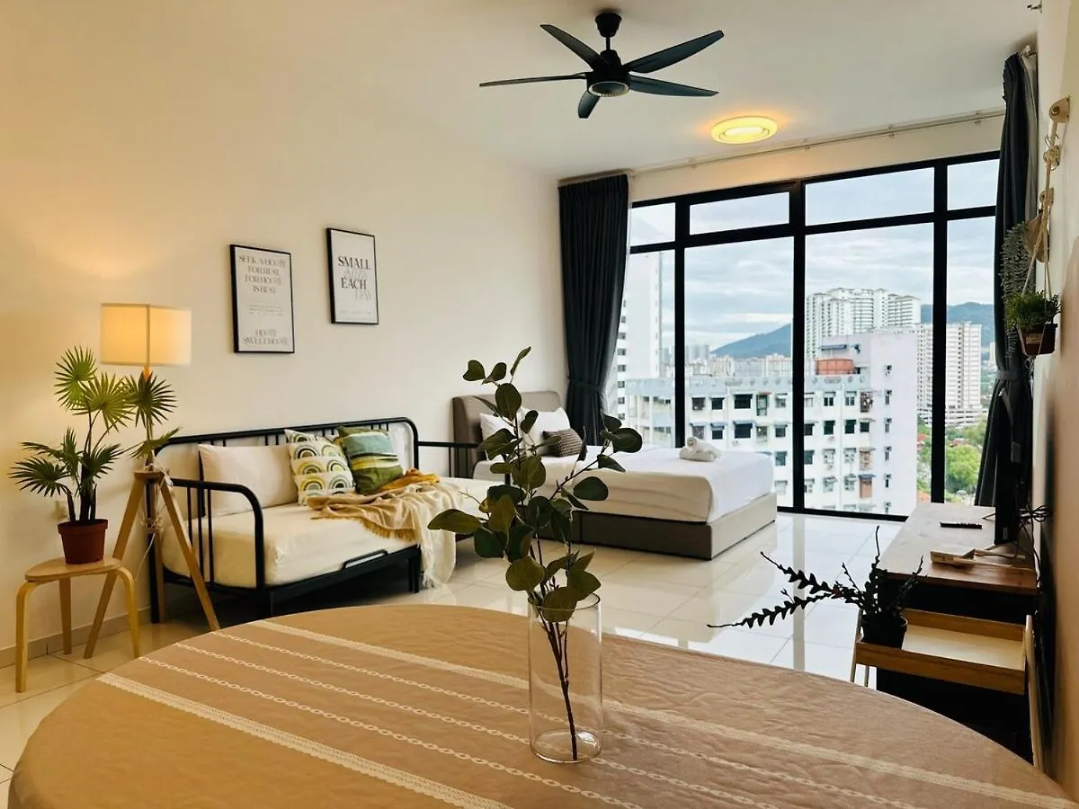 Fresh, Modern Georgetown Suite With Sky Pool Views Malaysia