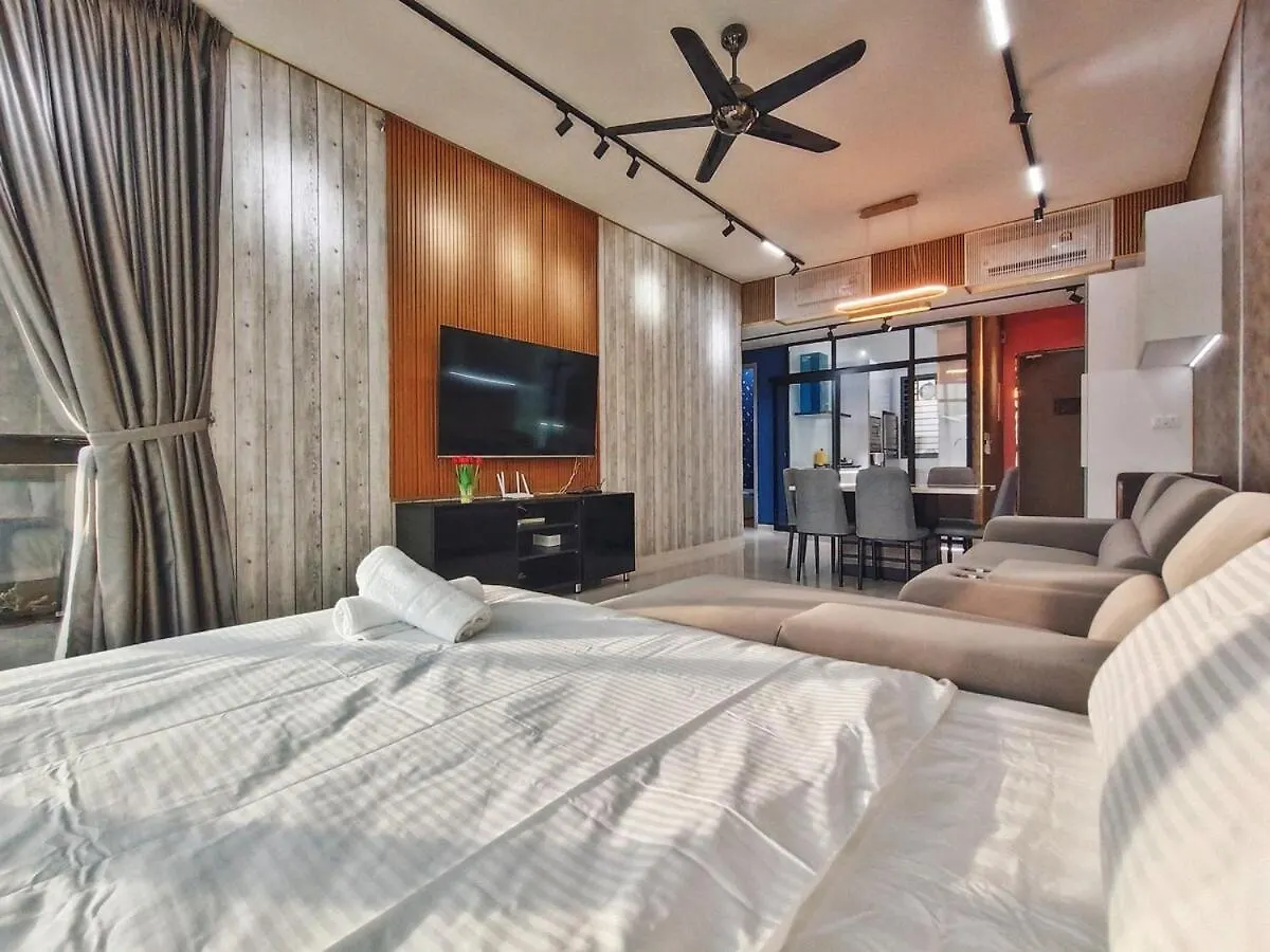 Fresh, Modern Georgetown Suite With Sky Pool Views