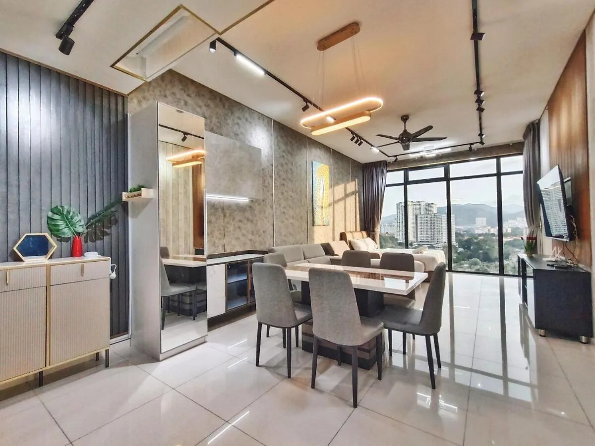 Fresh, Modern Georgetown Suite With Sky Pool Views